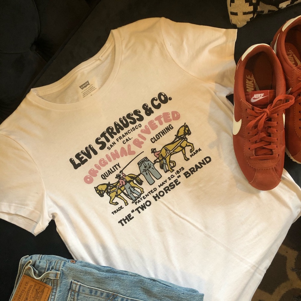 NWT ✨ Levi’s T-Shirt